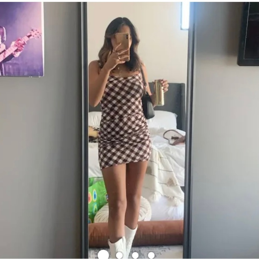 URBAN OUTFITTER Clairs Ruched Mini Dress - Picture 2 of 4